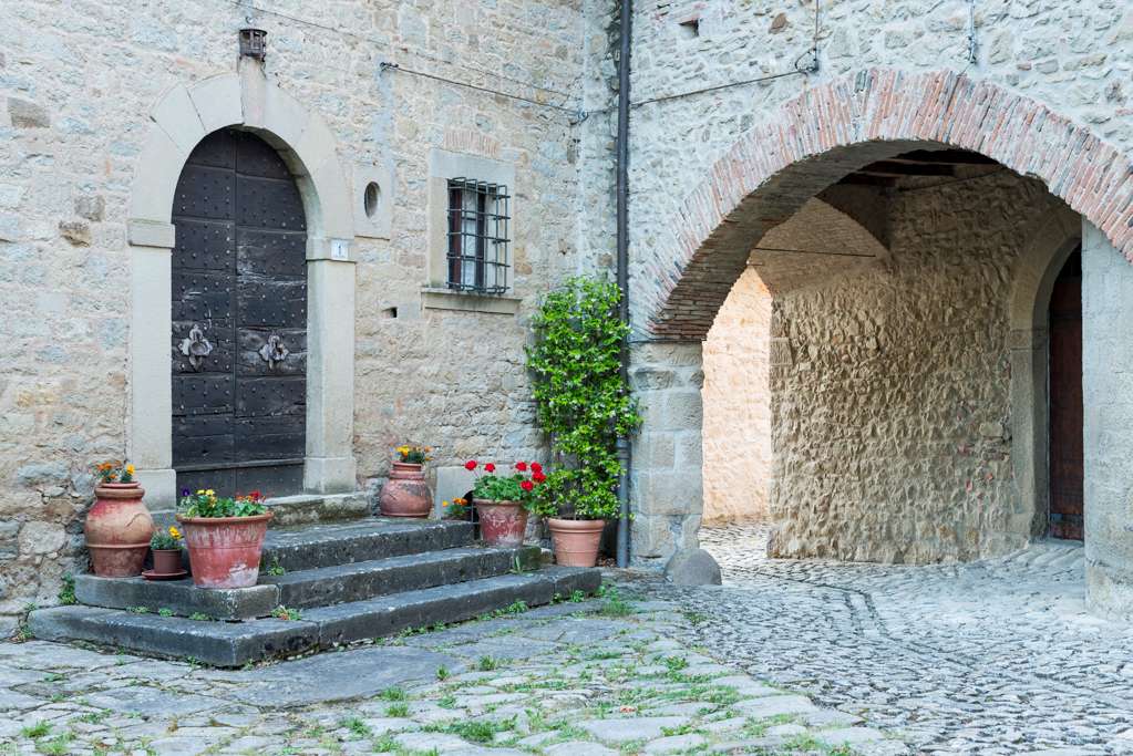 Cortile suggestivo della Scola